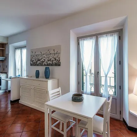 Celeste - By Myhomeincomo Apartament